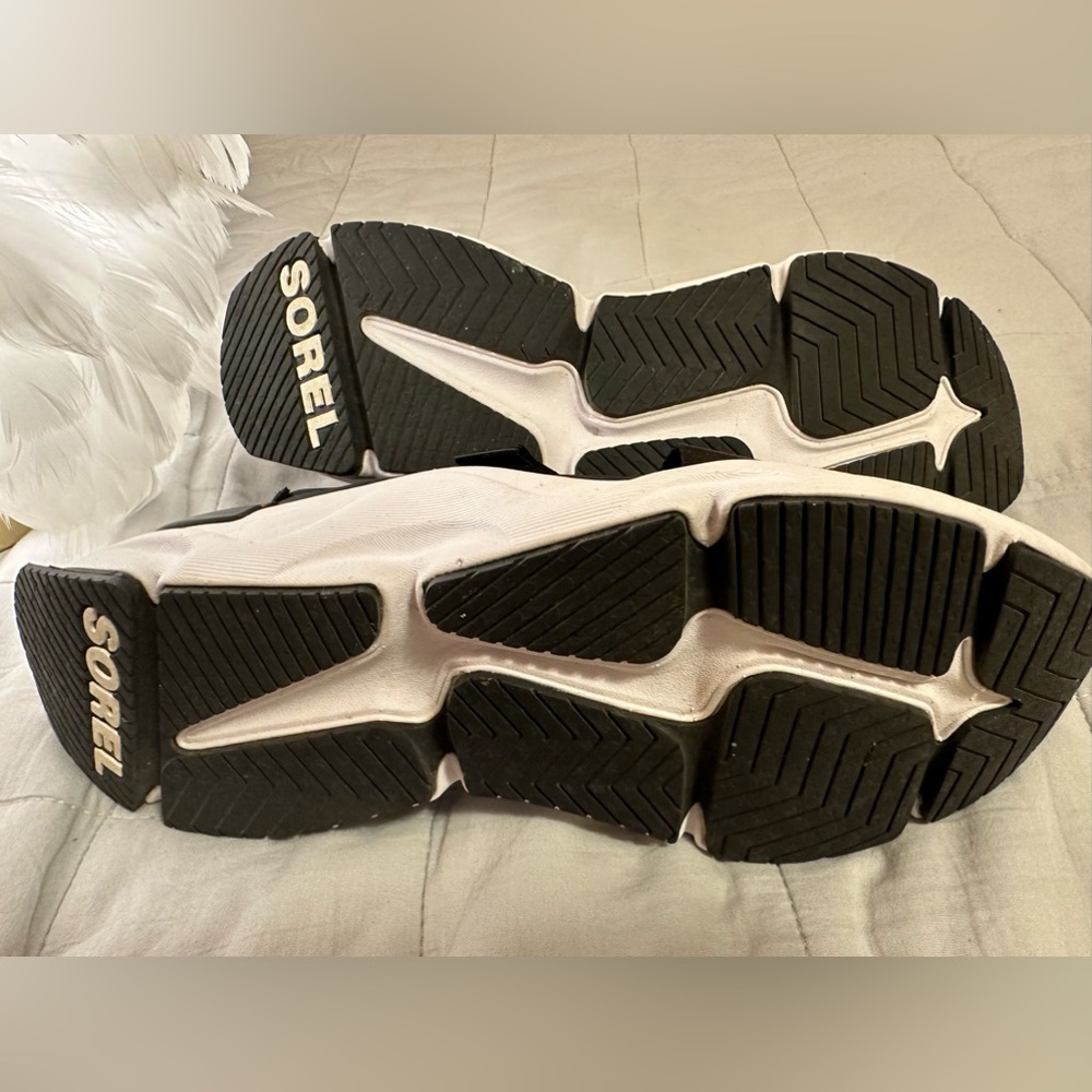 Sorel 7.5 Velcro Wrap Tennis Shoe - Picture 4 of 4